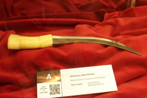 Il lavoro premiato degli studenti AGH:  un pugnale di tipo Khanjar fatto di acciaio Damasco. Fonte: AGH
