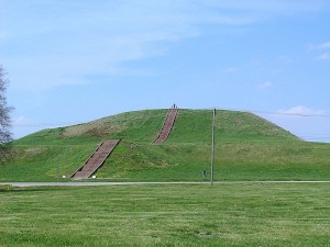 800px-Monks_Mound_in_July