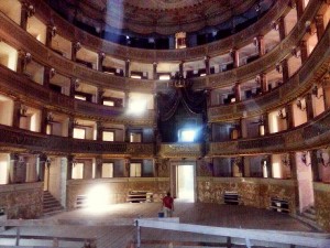 30-07-15 sopralluogo teatro Piccinni 2