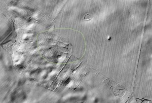 Modello digitale del terreno, generato utilizzando i dati dalla scansione laser aerea (ALS), che mostrano 4 tombe megalitiche nell'area di Płoszkowo (preparato da M. Schiller).