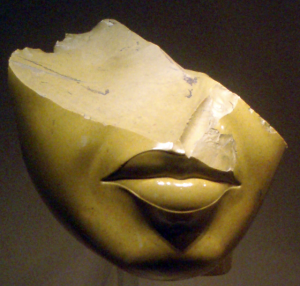 AmarnaQueen-FragmentaryStatueFace_MetropolitanMuseum