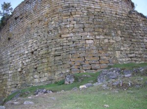 Fortress_wall_of_Kuelap