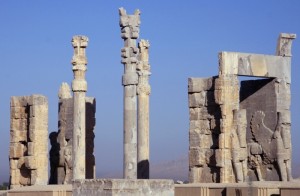 Nations_Gate_palace_(kakh-e-darvaz-e-keshvarha)_in_Persepolis.tif