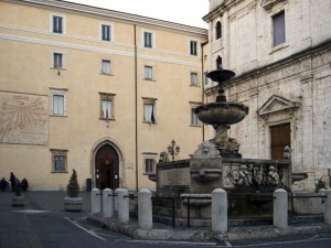 Palazzo Conti-Gentili, ingresso su Piazza Santa Maria Maggiore, sede del VI° Seminario Internazionale sulle Mura Poligonali