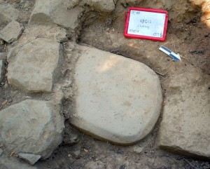 La stele etrusca è stata ritrovata tra le fondamenta di un tempio, dove era rimasta per 2.500 anni. Credit: Mugello Valley Project