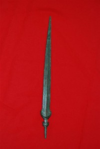 La spada più antica della Polonia nota dal contesto funerario. È lunga circa 52 cm. Foto di T. Kulik