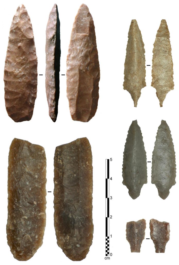 fluted projectile points Arabia America Manayzah Ad-Dahariz fluting