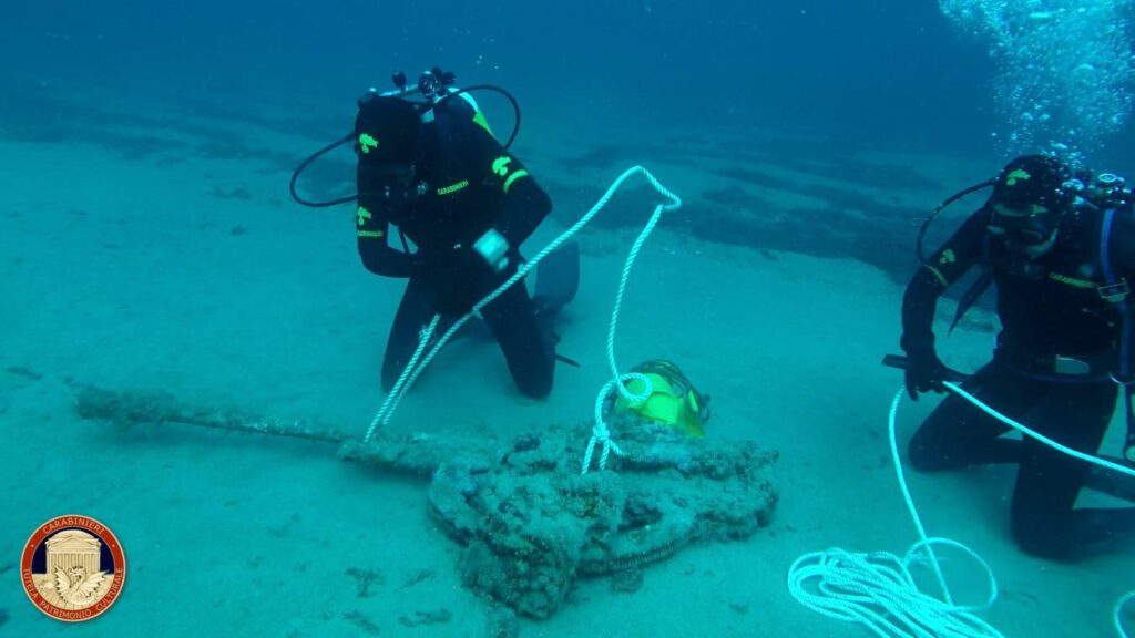 Cagliari cannone mitragliera anfore