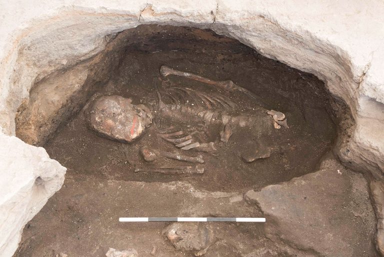 The colored skeletons of Çatalhöyük