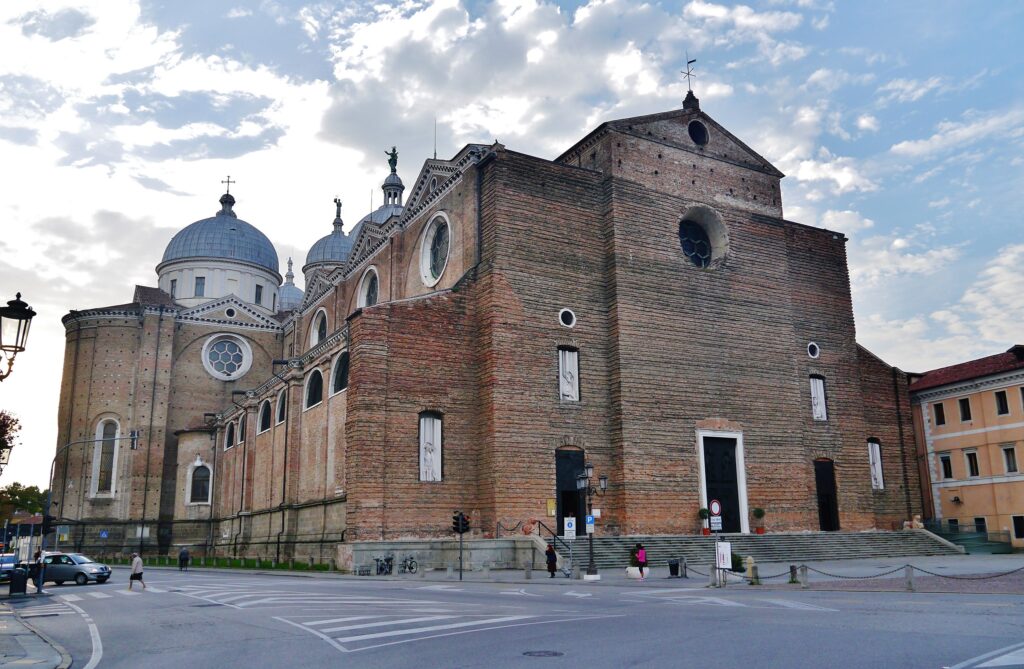  Basilica di Santa Giustina a Padova Biblioteca Statale del Monumento