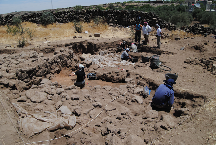 early islamic burials Syria Levant Qarassa