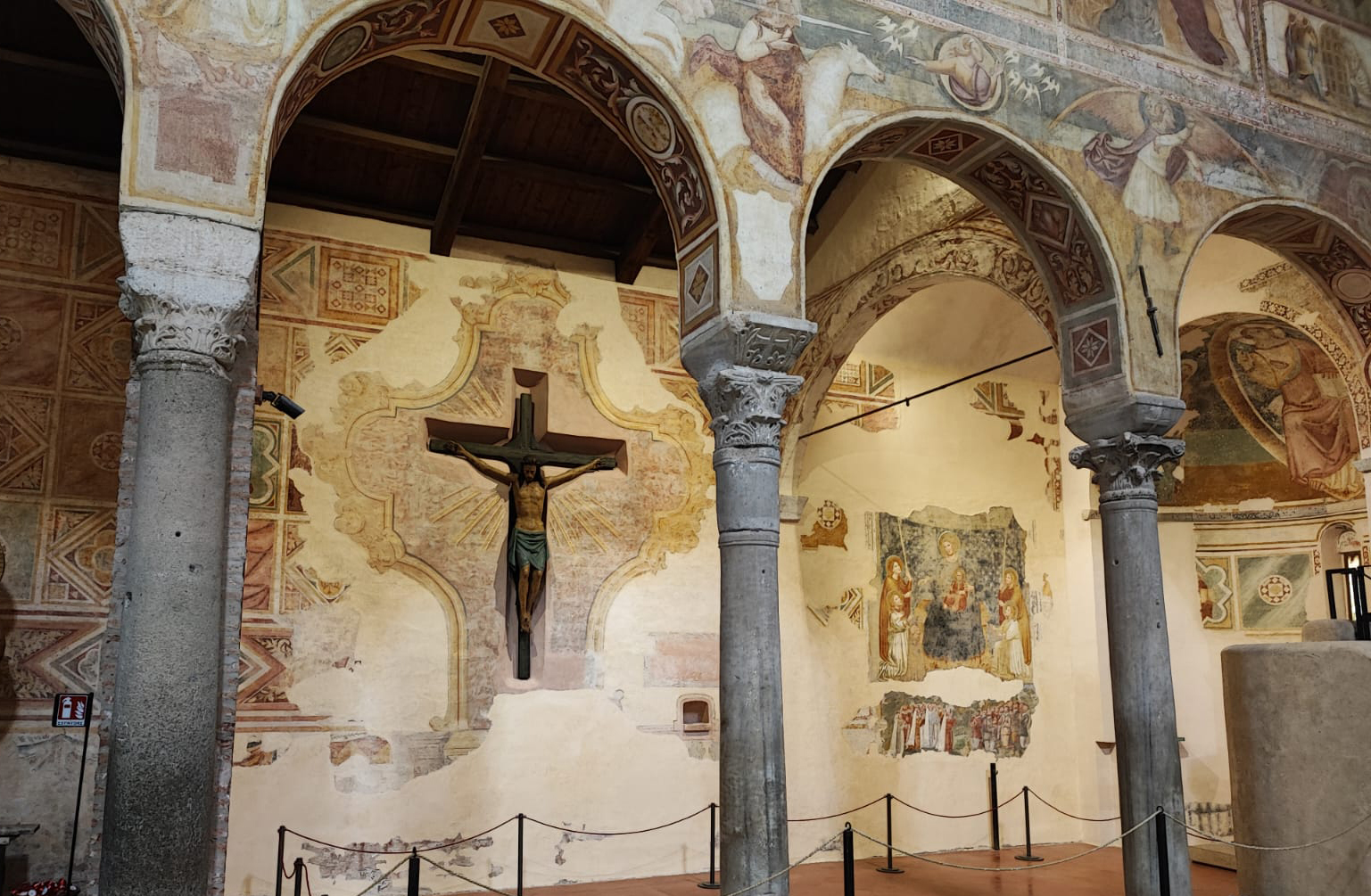Abbazia di Pomposa: conclusione dei restauri degli affreschi e del crocefisso della chiesa di Santa Maria