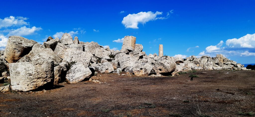 Verranno ricomposte tre colonne del Tempio G del Parco Archeologico di Selinunte