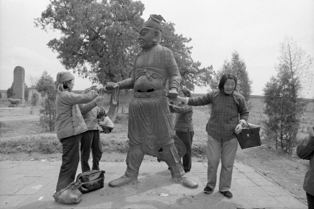 稍息 Riposo! Cina 1981-84. Fotografie di Andrea Cavazzuti