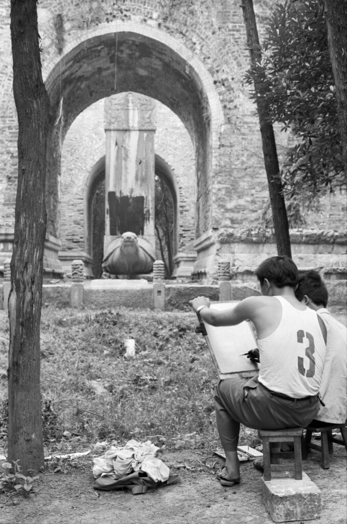 稍息 Riposo! Cina 1981-84. Fotografie di Andrea Cavazzuti