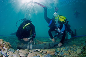 Punta Penne: recuperati reperti archeologici ad alto rischio di trafugamento da un relitto di età moderna spiaggiato