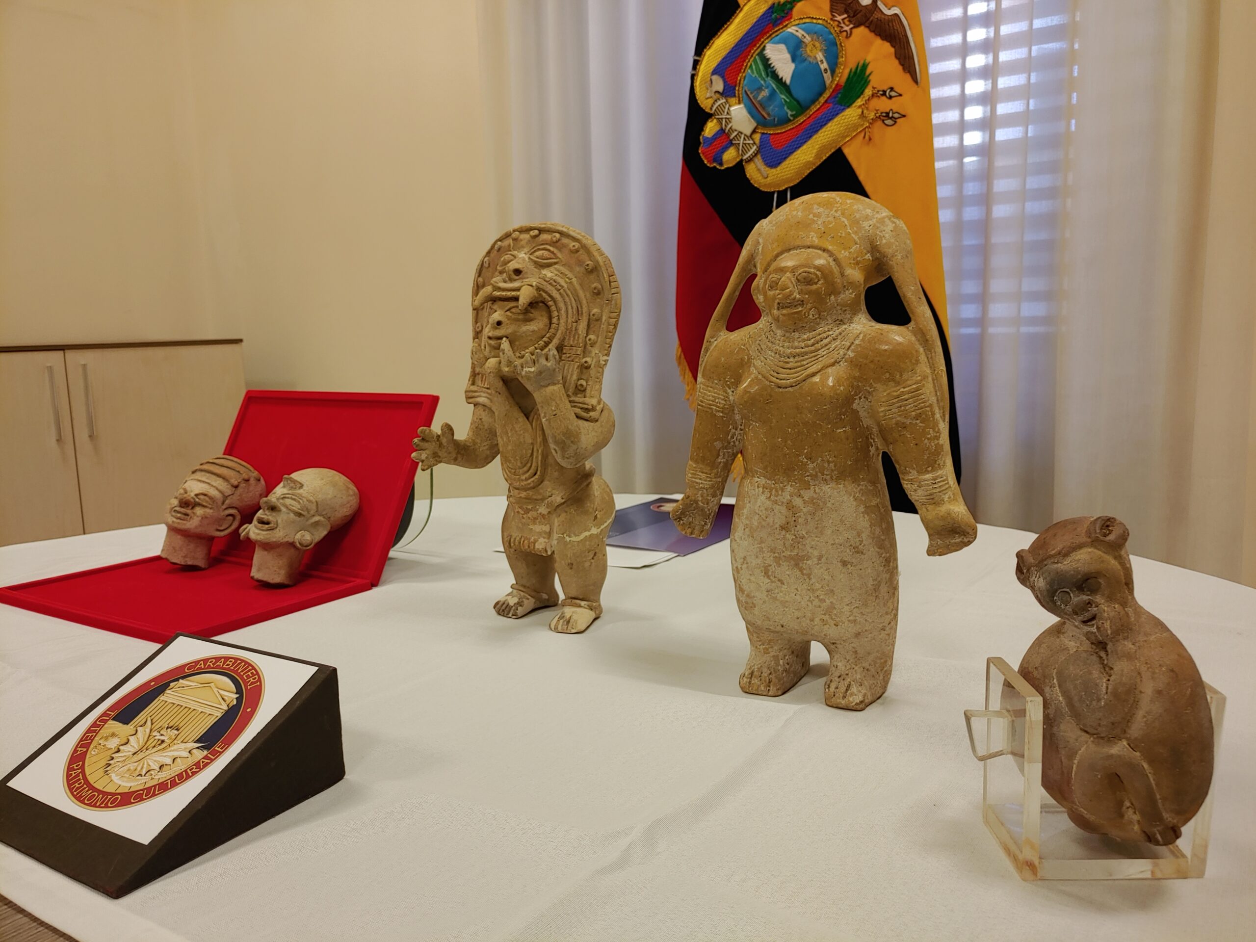 Carabinieri: restituiti reperti archeologici alla Colombia (culture Calima e Quimbaya) e all'Ecuador (culture Tolita e Jama Coaque)