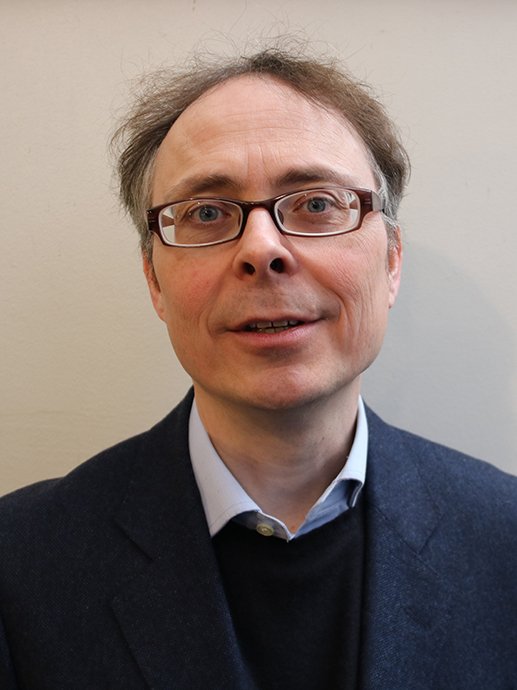 Nicholas Elwyn Allott, a linguist and researcher at the University of Oslo, believes that to speak literarally means to stick to the traditional meaning of the word. Photo: Julie Lucie Liljeroth/UiO