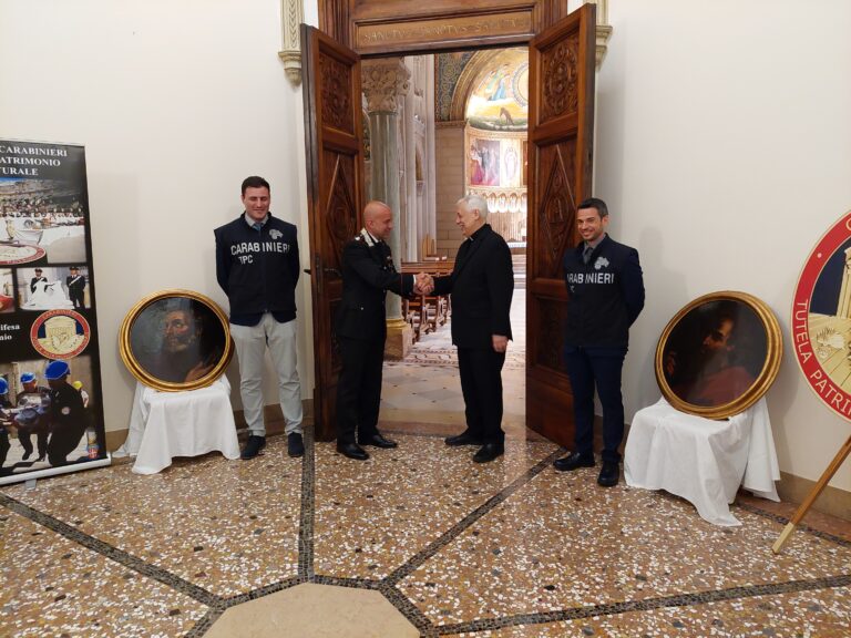 I Carabinieri Tutela Patrimonio Culturale recuperano i dipinti dei santi Pietro e Paolo rubati alla Compagnia di Gesù 28 anni fa