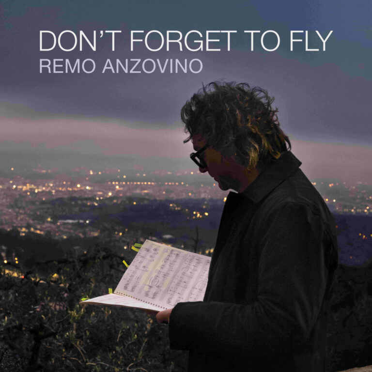 la cover del nuovo disco di Remo Anzovino Don't forget to fly - photocredit Paolo Grasso