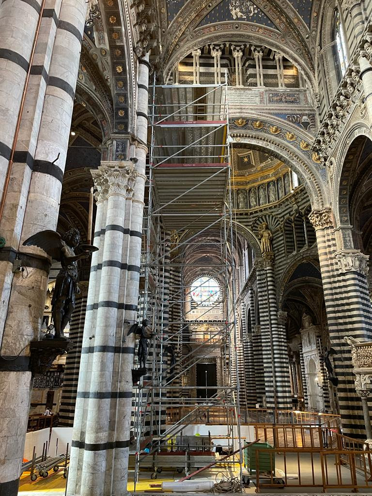 Intervento urgente di restauro del Cornicione dei Papi del Duomo di Siena