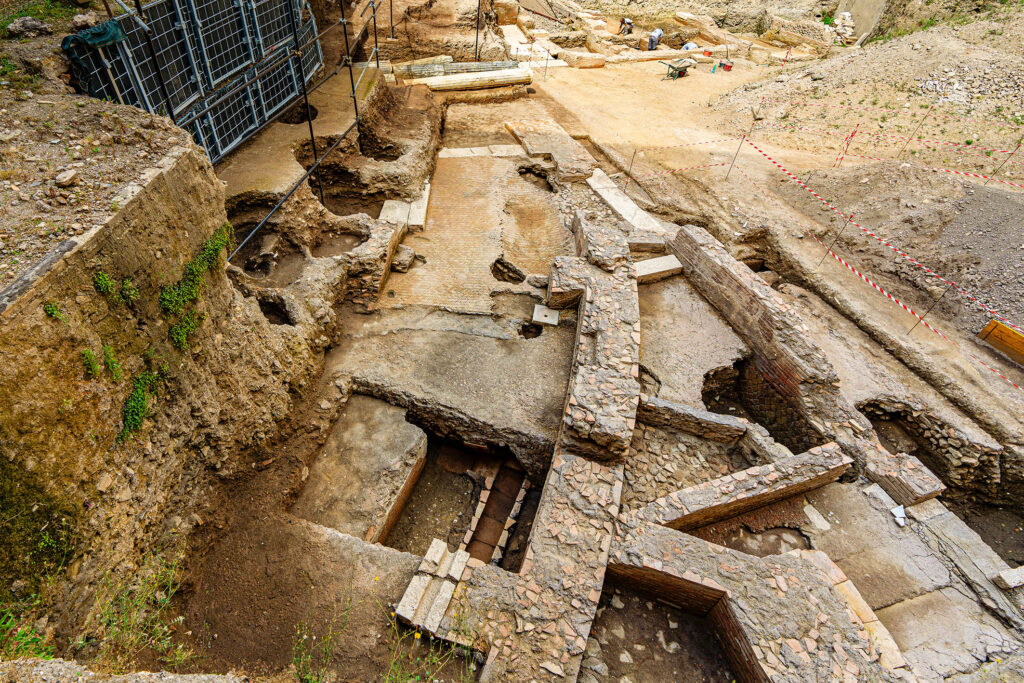 Teatro di Nerone: cavea