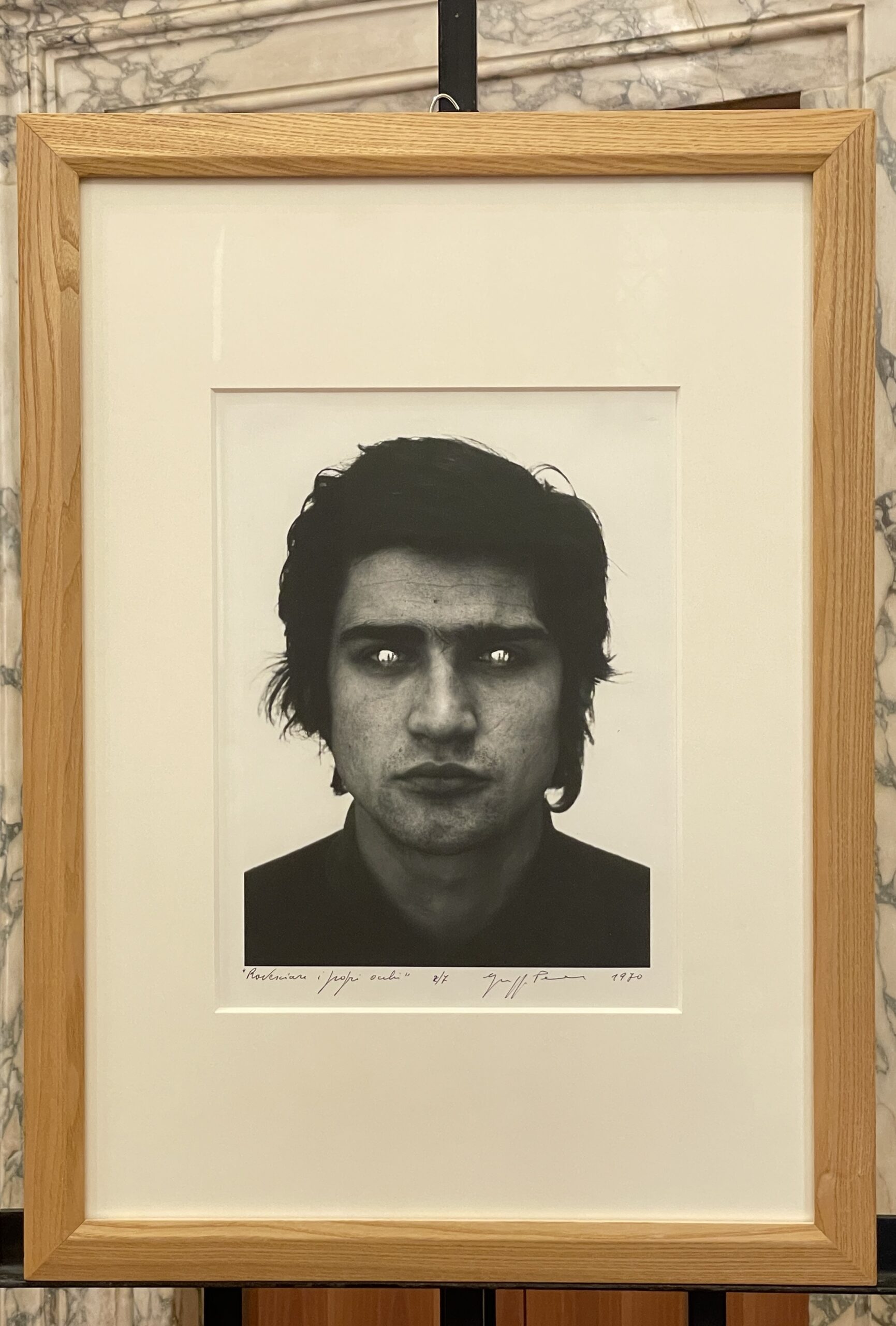 Giuseppe Penone (Garessio (CN), 1947)Rovesciare i propri occhi 1970 39,5 x 29,8 cm Fotografia b/n ai sali d’argento virata al selenio su carta baritata Esemplare 2 di 7