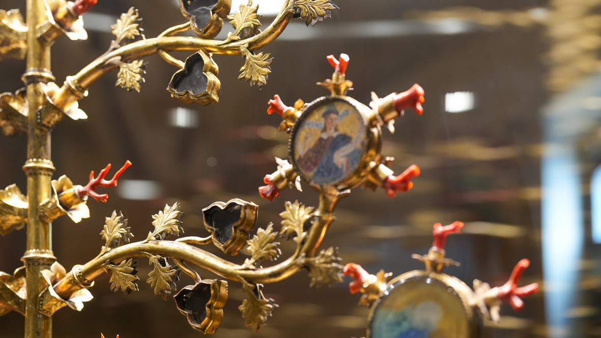 Albero d’oro di Lucignano rinvenuti elementi restauro