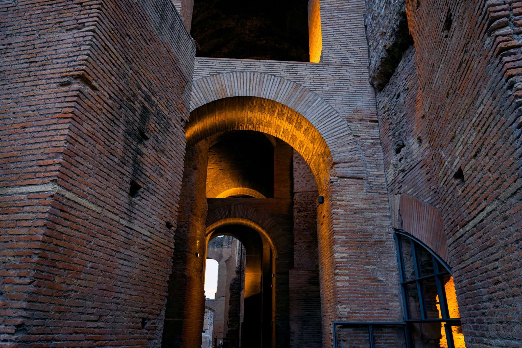 Domus Tiberiana, illuminazione serale