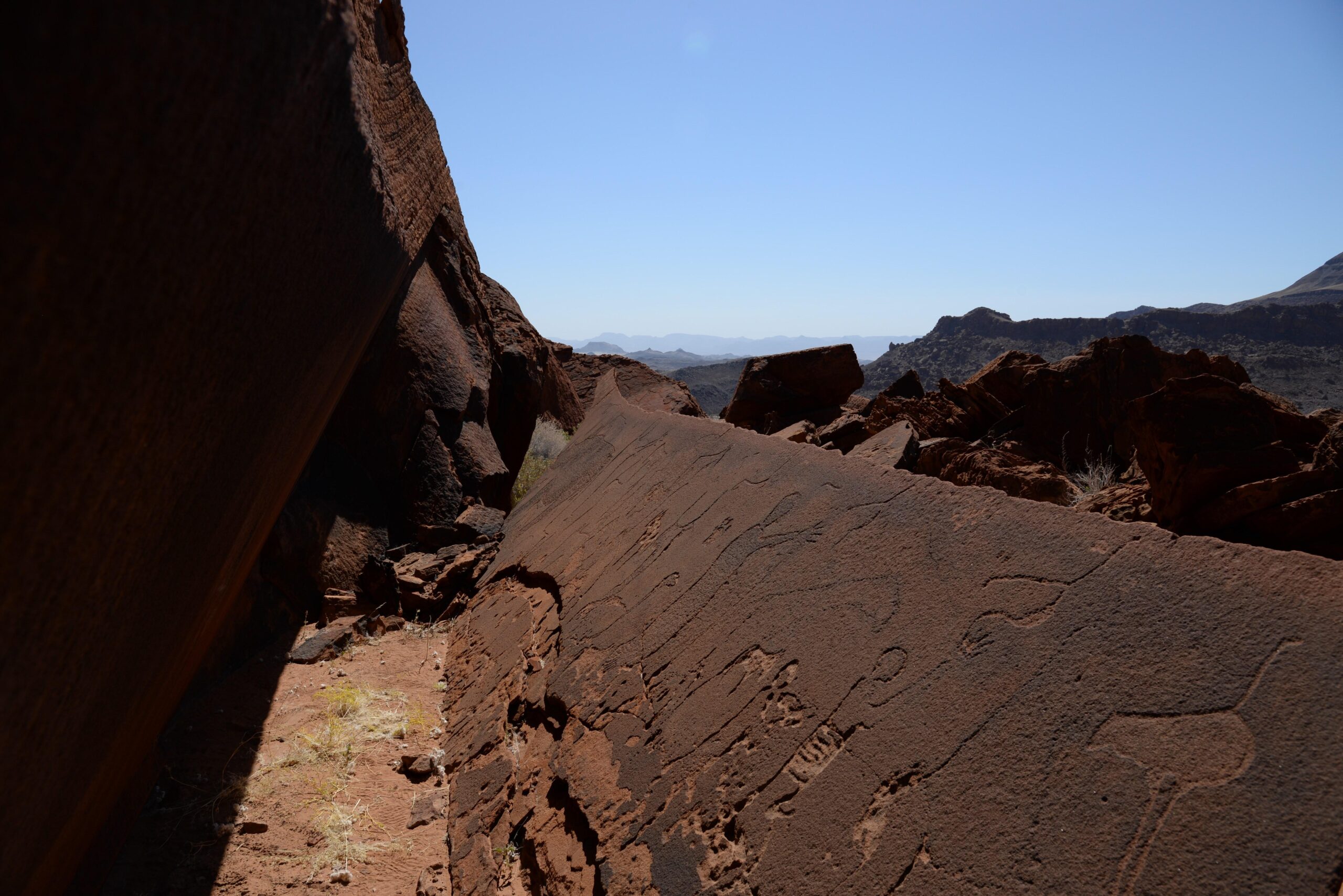 Stone Age animal and human depictions in Doro !Nawas mountains, Namibia. Andreas Pastoors, CC-BY 4.0