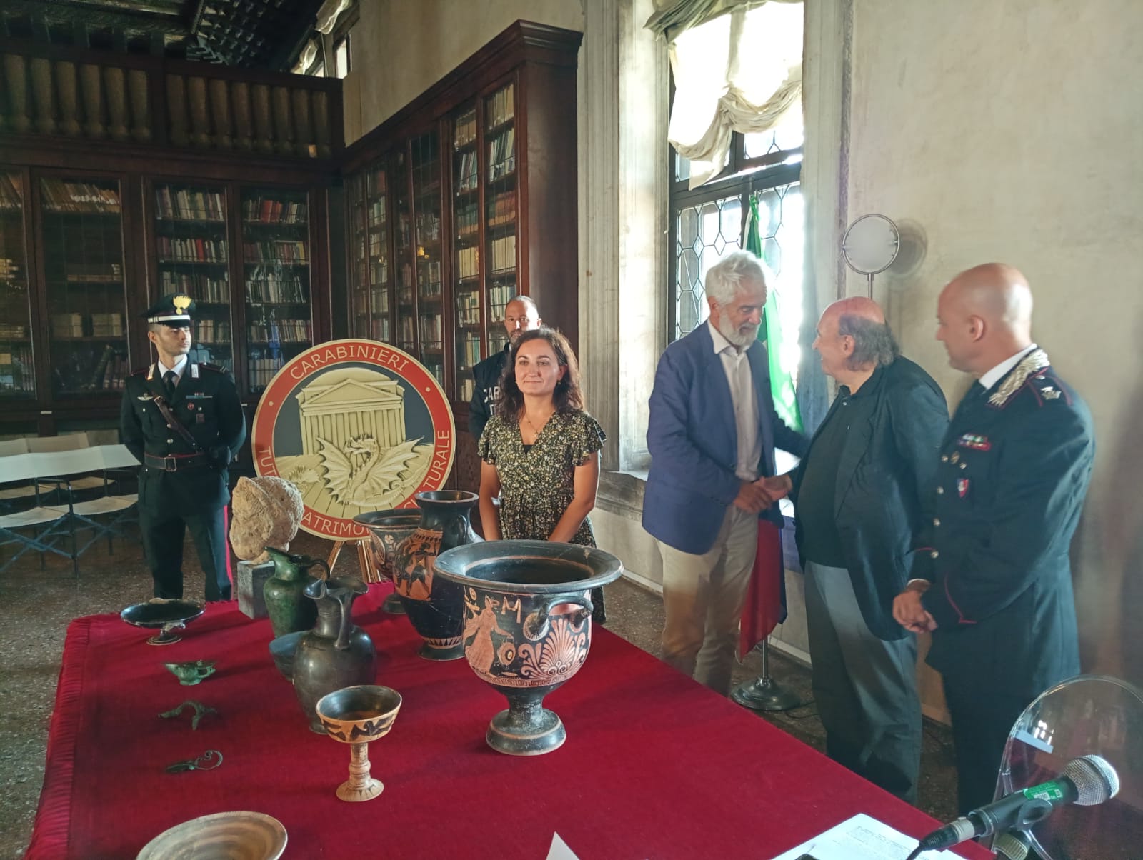 Carabinieri, Venezia: recuperata una collezione archeologica di 226 reperti