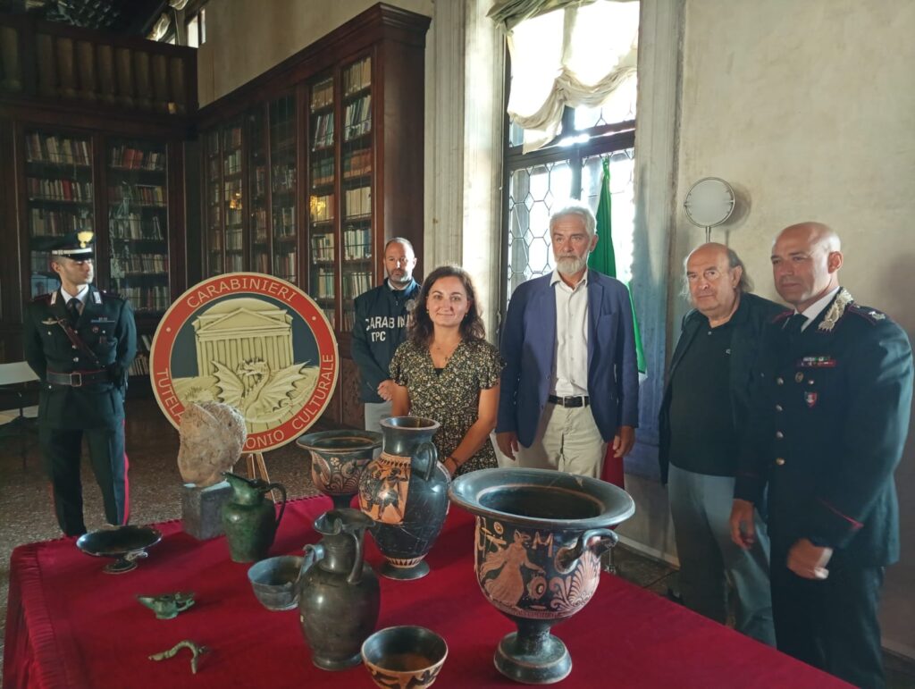 Carabinieri, Venezia: recuperata una collezione archeologica di 226 reperti