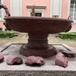 Concluso il restauro della fontana in porfido rosso del Giardino delle Fontane del MANN