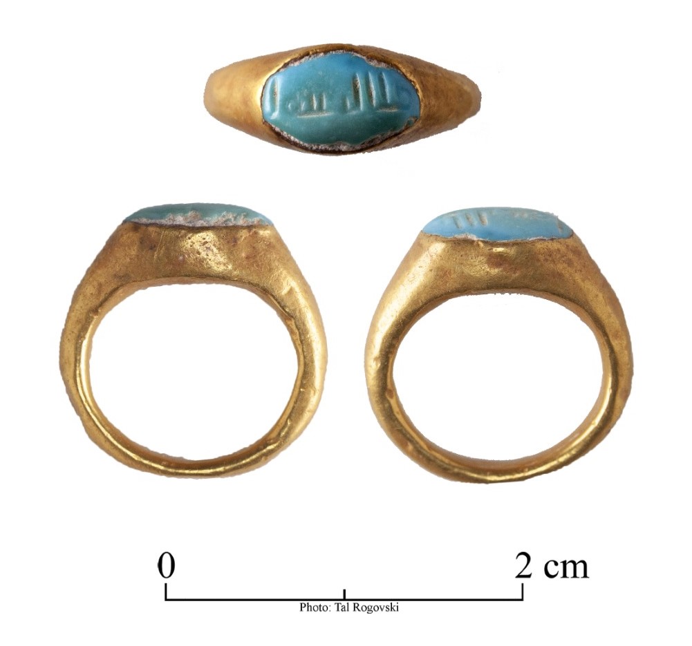 Child-sized gold ring טבעת זהירה