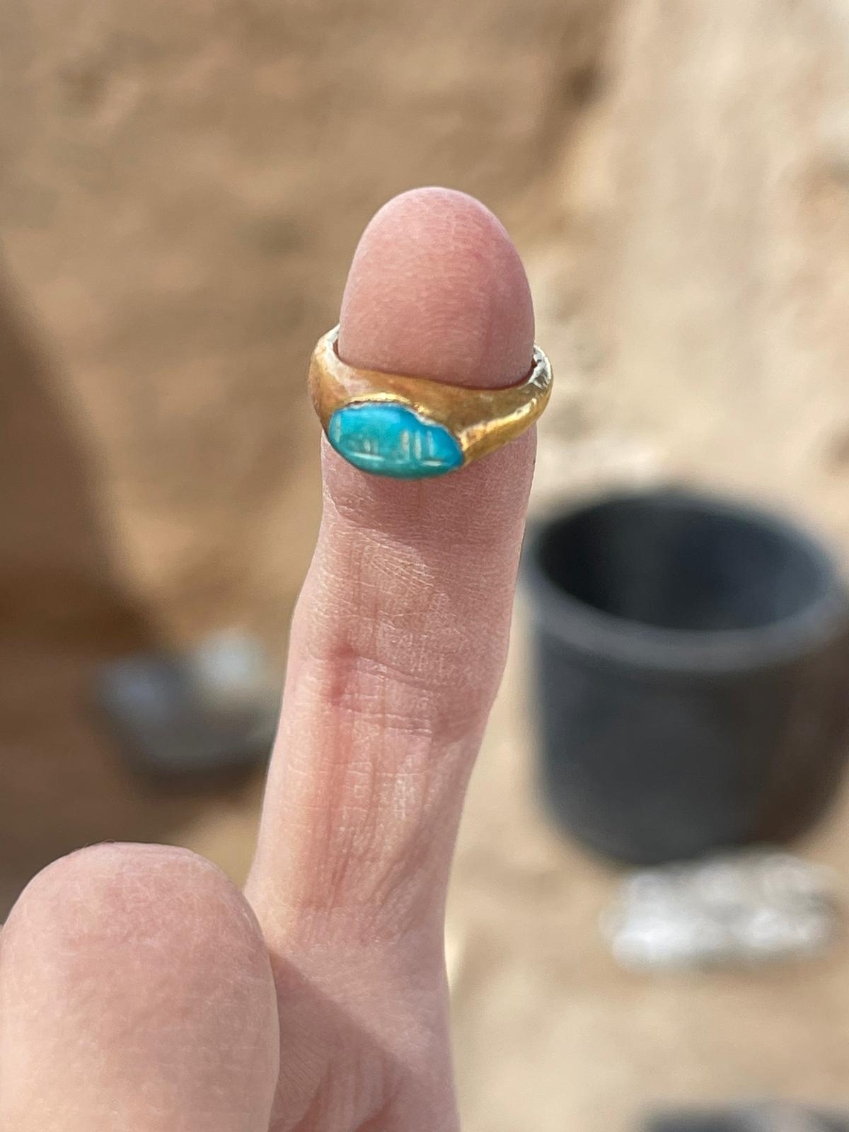 Child-sized gold ring טבעת זהירה