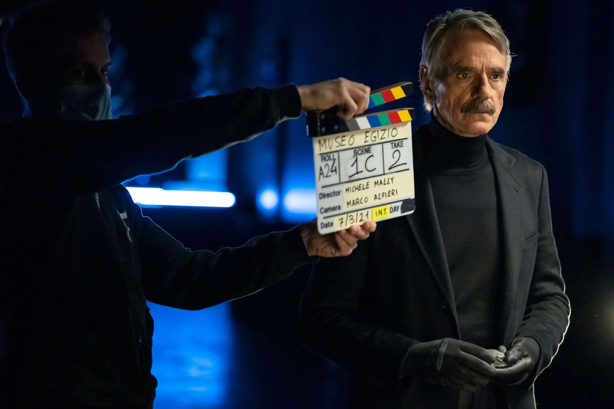 Jeremy Irons sul set Uomini e dei. Le meraviglie del Museo Egizio