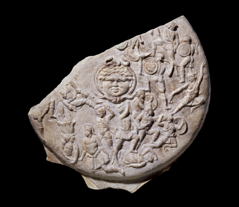 Fidia mostra Musei Capitolini Scudo di Atena Parthenos cd. Stragford Da Atene Marmo pentelico III secolo d.C. Londra, British Museum, inv. 1864,0220.18 Foto © The Trustees of the British Museum