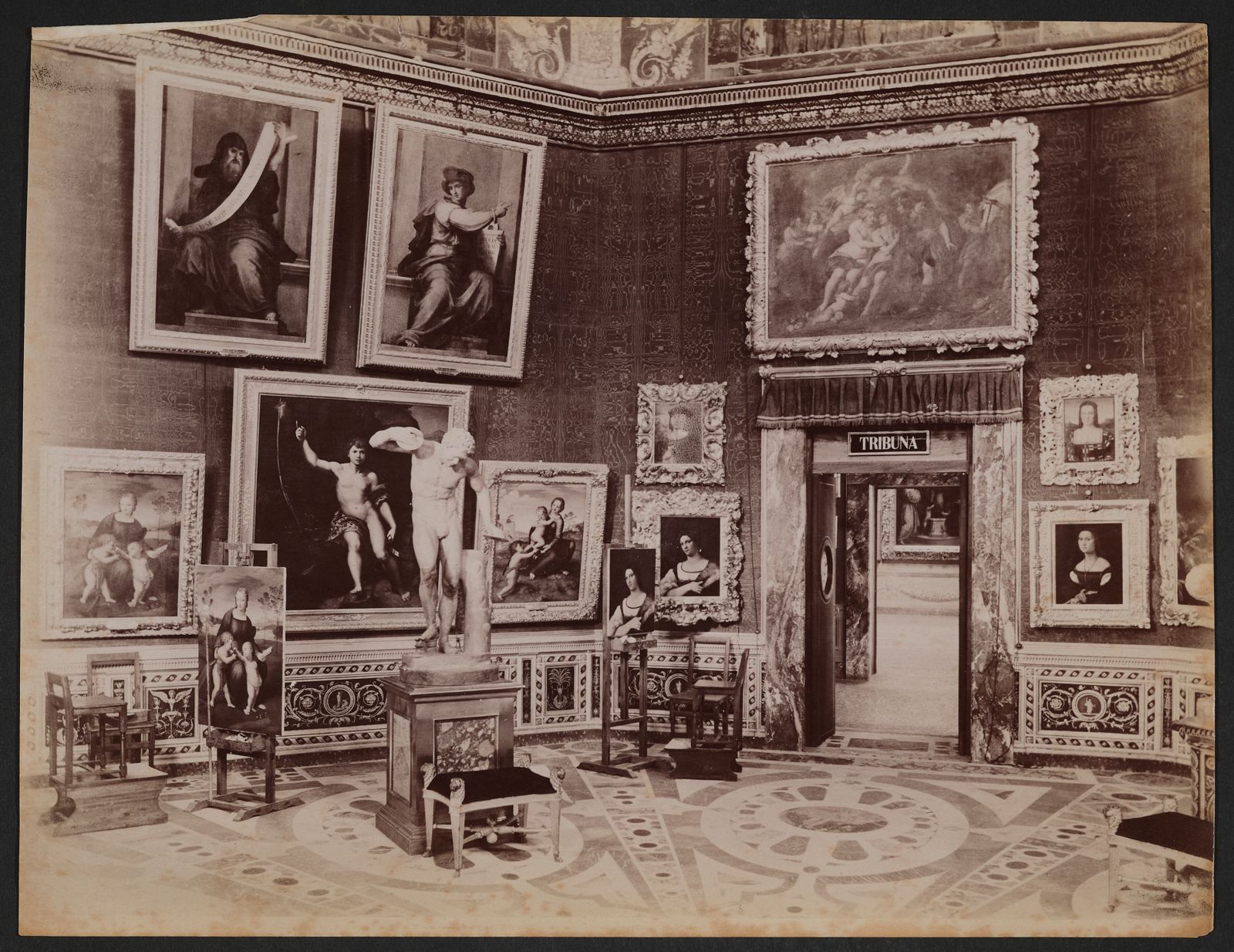 Tribuna degli Uffizi Regio Archivio Fotografico degli Uffizi