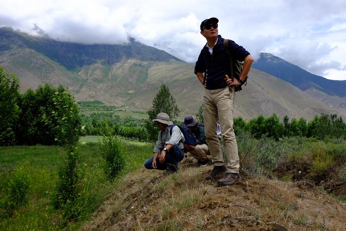 Earliest evidence domestic yak Study co-authors (from left) H. Lu, X. Chen and X. Liu conduct archaeological survey near Bangga. Credits: Kai Su