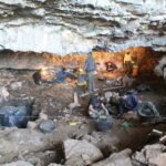 The team of researchers and archaeological finds in the site of Coro Trasito. (UAB)