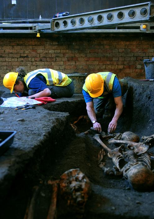 Bone biographies England's people Members of the Cambridge Archaeological Unit at work on the excavation of the Hospital of St. John the Evangelist in 2010. Credits: Cambridge Archaeological Unit