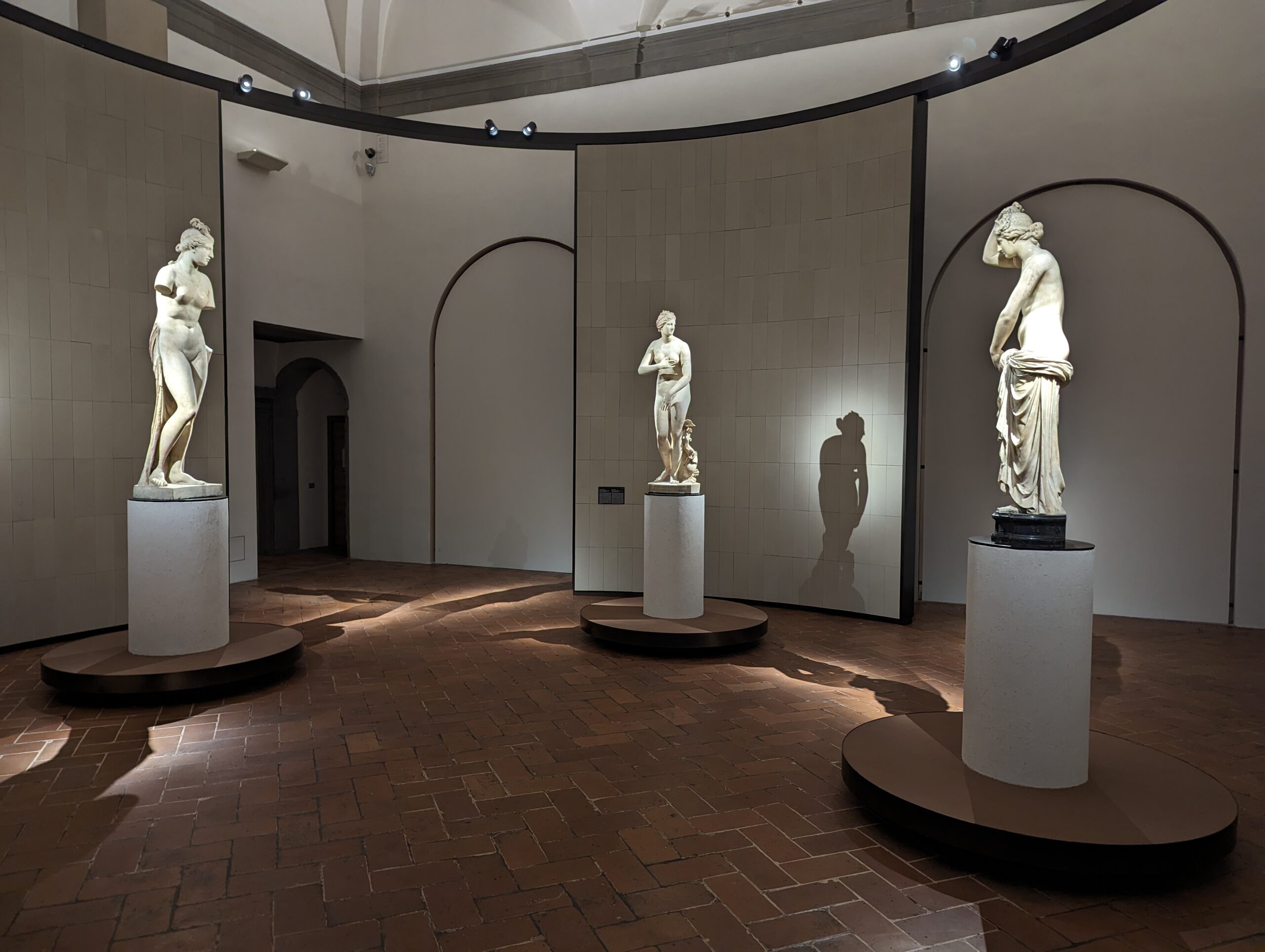 mostra Divina Simulacra. Capolavori di scultura classica della Galleria Sala delle Veneri