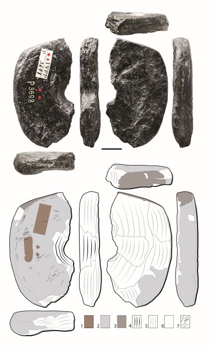 Fragment of a perforated disc made of graphite. Found at the Shiyu site in archaeological layers dating back 45,000 years, this object is the oldest jewellery item discovered in China. It may have been used as a button. © F. d'Errico