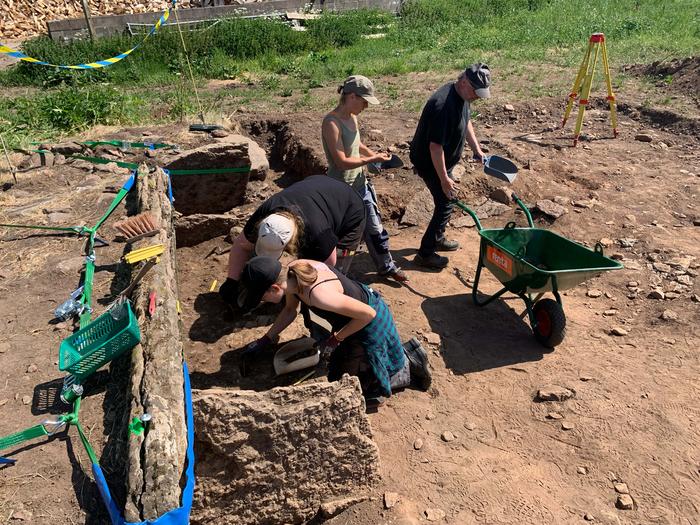The archaeological excavation in Tiarp in summer 2023 was carried out jointly by Gothenburg and Kiel Universities. From left: Julia Dietrich, Ann-Katrin Klein, Malou Blank and Karl-Göran Sjögren. Photo Credits: Cecilia Sjöberg