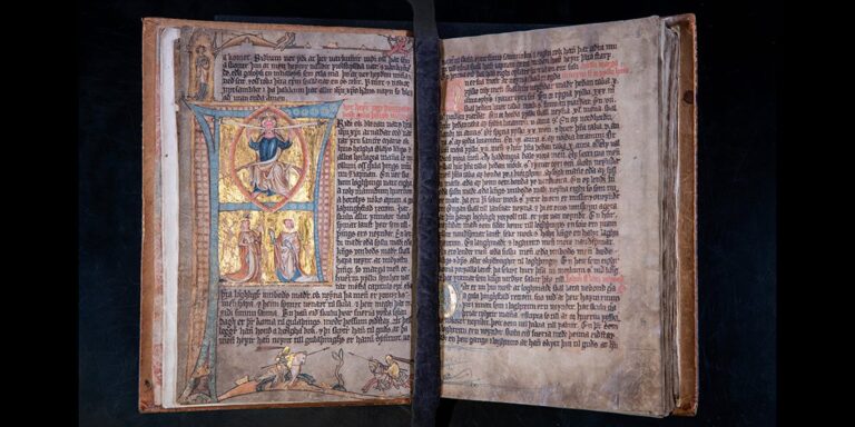 This magnificent example of Magnus VI’s Norwegian Code of the Realm belongs to the Royal Danish Library in Copenhagen. It is currently on loan to the National Library of Norway in Oslo and exhibited there together with other books from the Middle Ages. Photo: Gorm K. Gaare, National Library of Norway