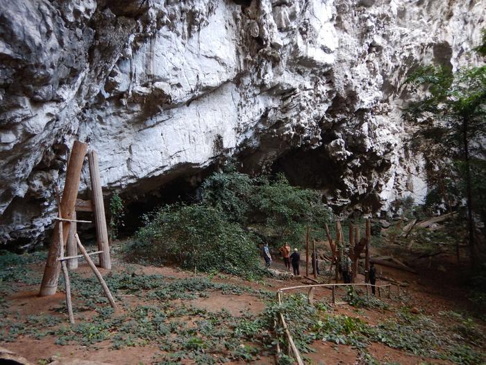 Caves and rock shelters dot the mountains in the northwestern highlands of Thailand. Over 40 in Mae Hong Son province contain wooden coffins on stilts, dating back 1,000 - 2,300 years. Credits: © Selina Carlhoff