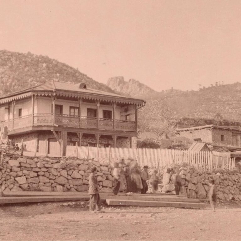 Museum collections war Ukrainian culture A Tartar house in Crimea (1885). Picture uploaded by Devlet Geray from New York public library
