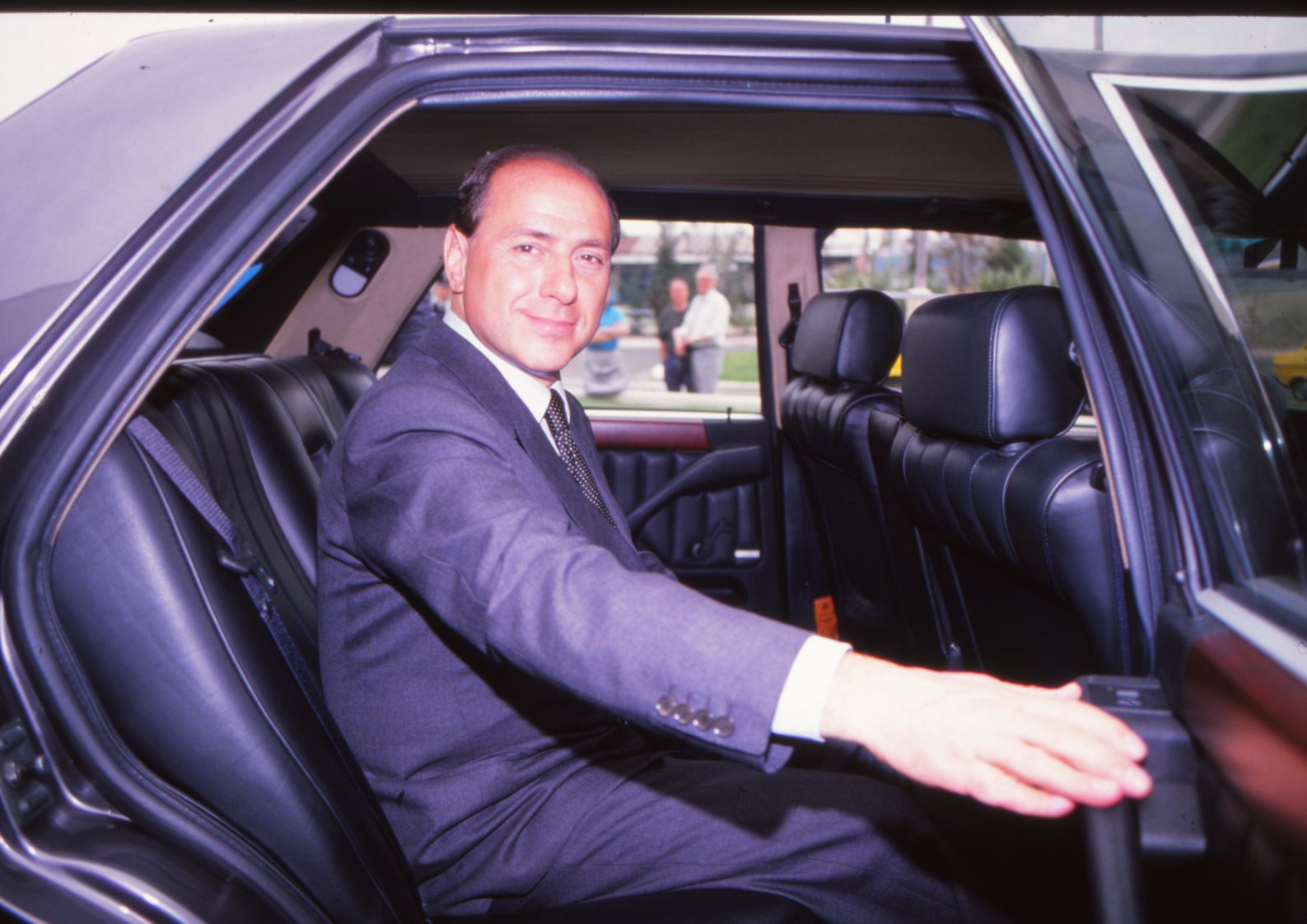 © Archivio Pino Granata Berlusconi sorride dalla macchina