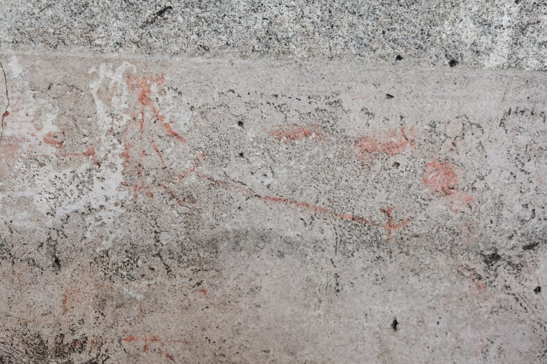Casa del II Cenacolo, Colonnato: barca in rosso dipinto