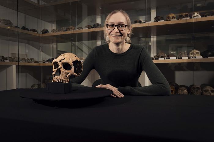 Dr Emma Pomeroy (University of Cambridge) with the skull of Shanidar Z in the Henry Wellcome Building in Cambridge, home of the University’s Leverhulme Centre for Human Evolutionary Studies. Credits: BBC Studios/Jamie Simonds